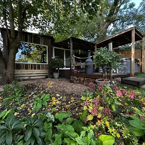 lynbrook-cabin-and-hot-tub-new-forest.bournemouth-hotels.org/